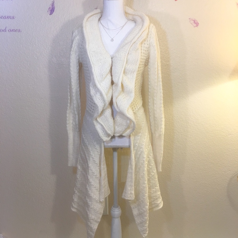 Tempo Paris knitted Cardigan sweater.